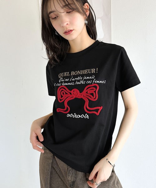 【mily bilet】華やか大人ガーリー。リボンコード刺繍プレートデザインTシャツ mi1329025
