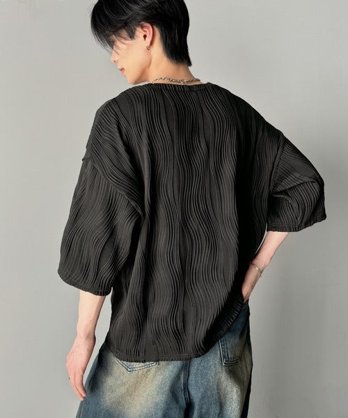 涼しくキマる、大人のリラックス。オーバーサイズウェーブ柄ジャガード半袖Ｔシャツ（メンズ） cm1010429