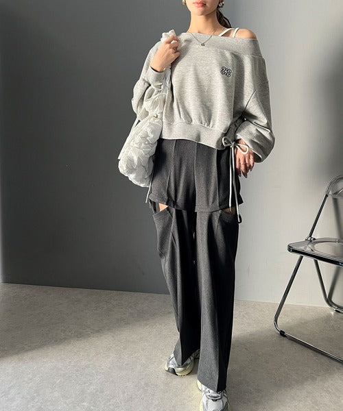 【mily bilet】大人肌見せヘルシースタイル。サイドレースアップ胸刺繍オフショルダースウェット mi1019051