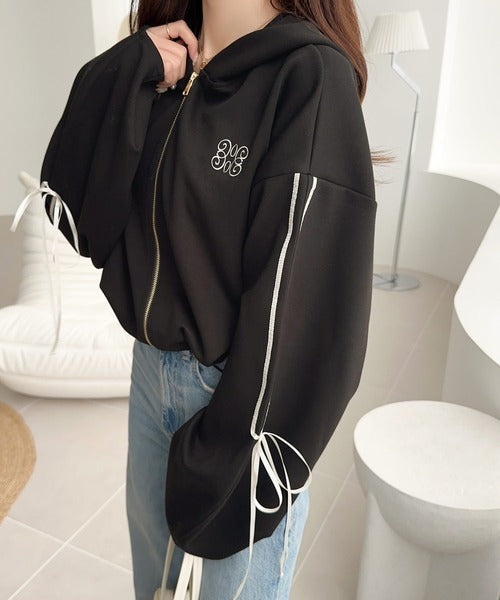 【mily bilet】大人のこなれ感が魅力。胸刺繍ダブルジップクロップドダンボールパーカー(ショート丈) mi1329011