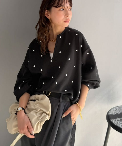 【Classical Evon】甘さ抑えて品よく映える。ドット刺繍袖ぽわんキーネックロンTEE（長袖） ev1260616
