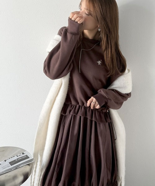 一枚でコーディネートが完成する優秀アイテム◎胸刺繍ドロスト裏起毛ドッキングワンピース ce1020325