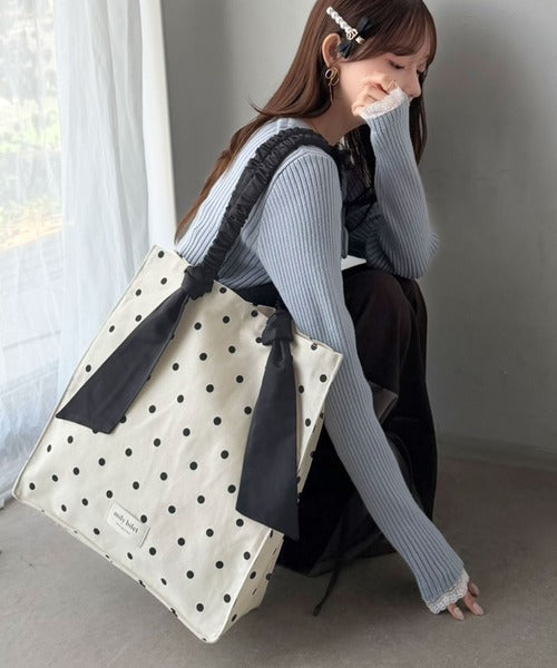 【mily bilet】こんなの待ってた！毎日のお供にも、推し活にも♪ドット柄サテンシュシュハンドルトート mi1079003