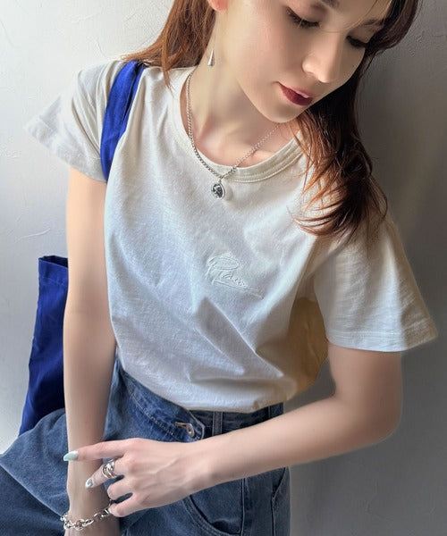 【sustaina+】こなれ感たっぷり。オーガニックコットン100％胸元PAEAN刺繍Tシャツ(半袖) ce1260401