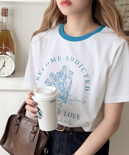 トレンドのディテールが魅力。シルケットフラワーカーブロゴリンガー半袖Tシャツ ce1020196