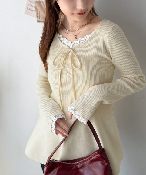 【mily bilet】甘さをひとさじ、華やぐ大人ガーリー。レースレイヤード風ギャザーリボンペプラムニット（長袖） mi1359060