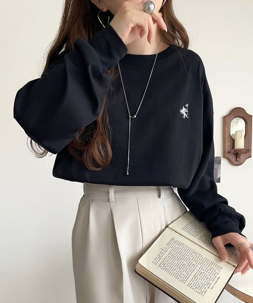 後ろ姿も、抜かりなく。胸刺繍 シルケット素材 ゆったりシルエット レイヤード バックヘンリー 長袖 ロンTEE ce1020307