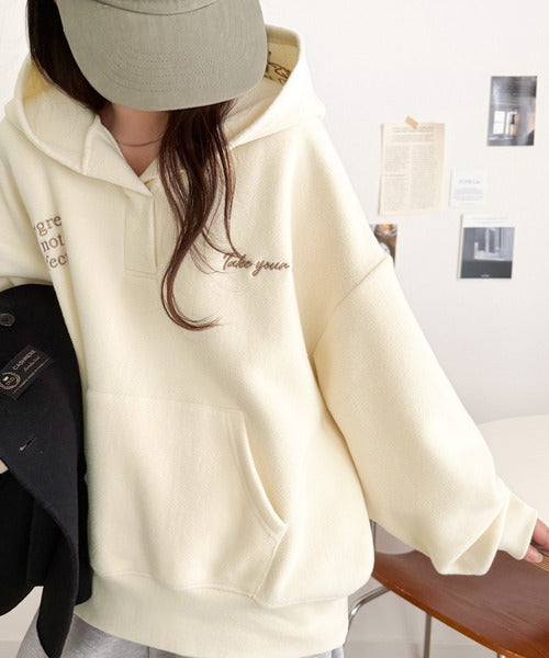 ふわっとあったか、秋冬の“欲しい”をぎゅっと♪刺繍デザインスキッパー衿フリースパーカー ce1020395