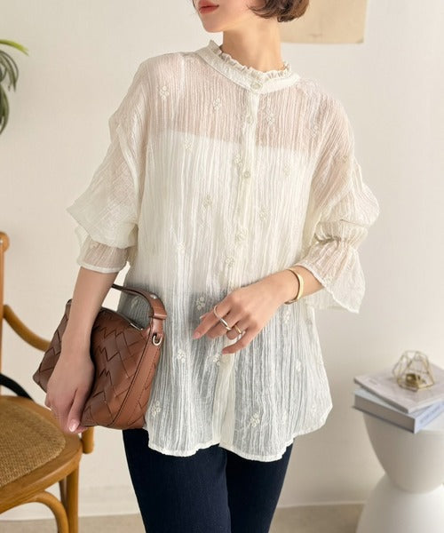 【Classical Evon】風をまとうように、涼やかに映える。前後2wayシアー楊柳小花柄刺繍フリルブラウス ev1240129