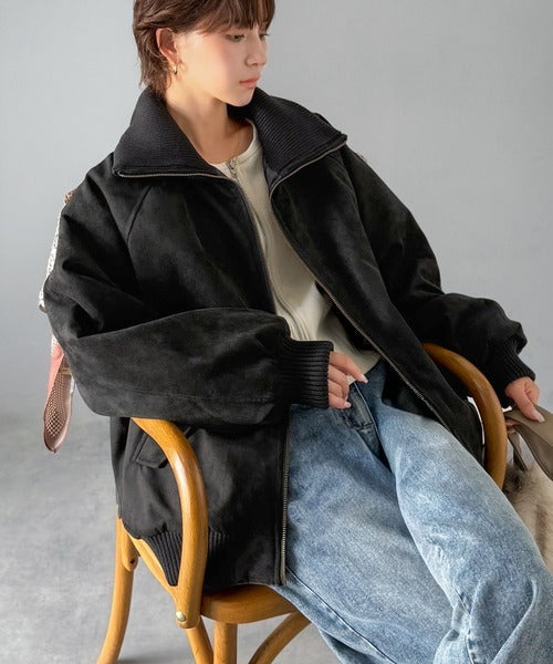 《JaVaジャバコラボ》甘辛バランスで“大人可愛い”を格上げ。リブタートル オーバーサイズスウェードブルゾン jv1240099