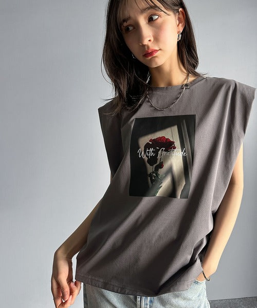 シンプルなのに着映える！お花フォトプリントシルケット加工フレンチスリーブTシャツ ce1020197