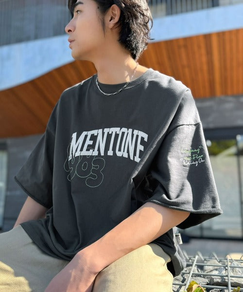 《JaVaジャバコラボ》【吸水速乾機能付き】Tシャツ派にこそ試してほしい！さらっと夏場も快適なカレッジロゴ 飛び刺繍 ミニ裏毛Tシャツ jo1150097