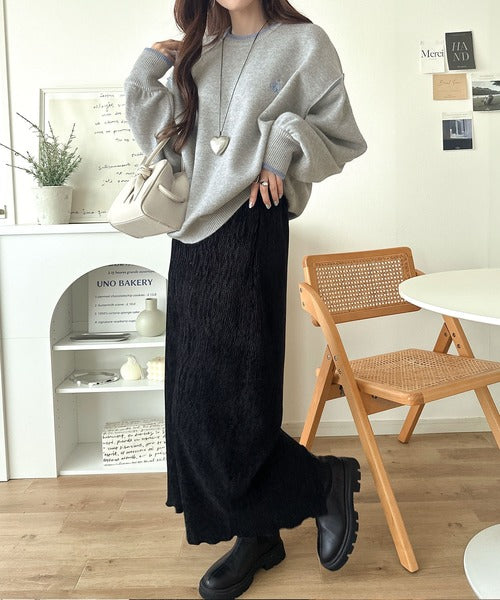 ゆるっと上品、やさしく映える。胸刺繍入り配色クルーネックオーバーサイズニット（長袖） ce1350019