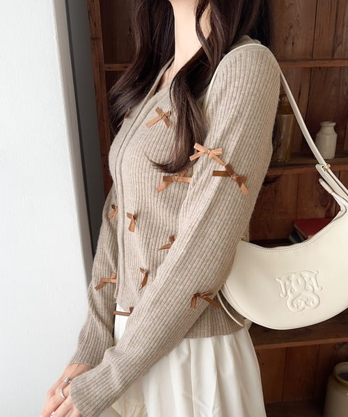【mily bilet】程よい甘さで大人フェミニン。リボン使いVネックカーディガン mi1029083