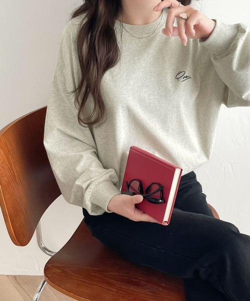 シンプルカジュアルを格上げ。綿100%ワンポイント胸刺繍シンプルロンTee ce1260187
