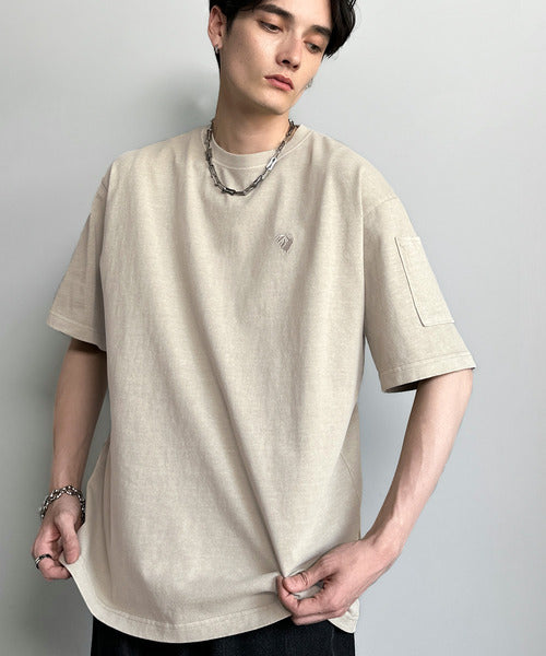 「イマドキな、古着感。」袖ポケット付きピグメント加工刺繍入りTシャツ／Sleeve Pocket Pigment-Dyed Embroidery T-Shirt co1150025