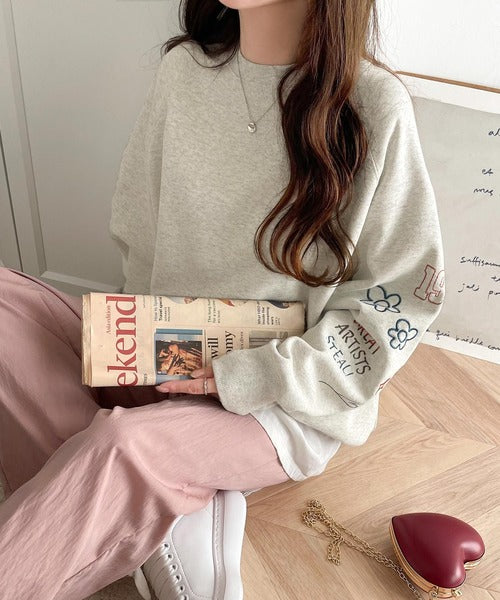 ハンドメイド風刺繍に釘付け。前後2wayランダム袖刺繍裏起毛スウェット ce1050222