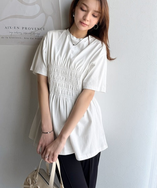 ふわっと広がるAラインで魅せる。シャーリングデザインTシャツ（半袖） ce1050298