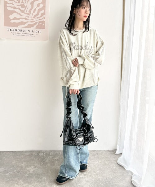 【mily bilet】気分上がるサテンリボンロゴが可愛い。サイドシャーリングサテンリボン使いスウェットトップス(長袖) mi1359009