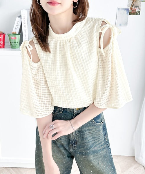 【mily bilet】大人のレトロフェミニン。袖カットアウトデザインリボン付きシアージャガードブラウス mi1019036