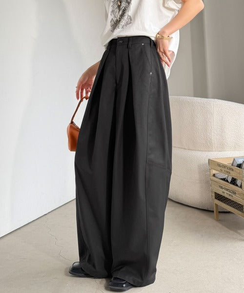 旬なワイドシルエットが目を惹く１着♪タックバレルレッグパンツ ce1265082