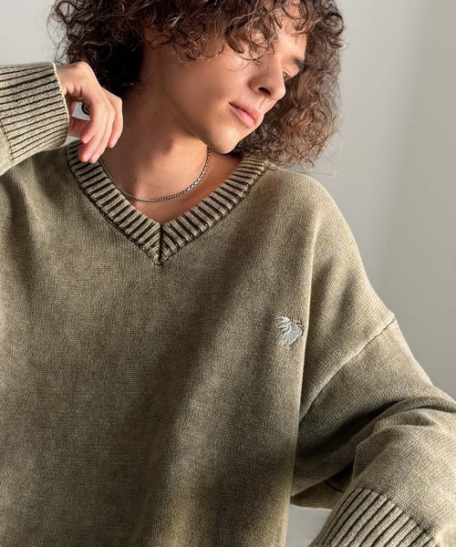 【Classical Origin】「自分ウケ最強。」綿100％刺繍入りピグメント加工Vネックセーター／Pigment-Dyed 100% Cotton Embroidered V-Neck Sweater co0780016