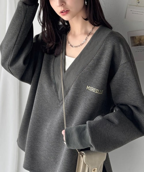 抜け感と上品さを両立。深めのネックで小顔見え♪ 胸刺繍Vネックダンボールニットトップス（長袖） ce1110130