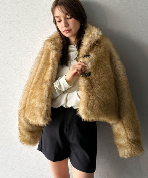 【mily bilet】秋冬モードを盛り上げる素材感♪上品さと華やかさを纏う　レザーバックル使いファーブルゾン mi1329052