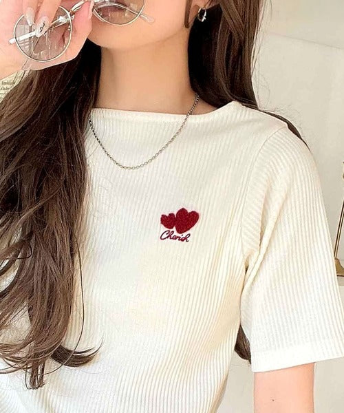 胸元にキュン。ハートサガラ刺繍テレコリブ素材ボートネックTシャツ（半袖） ce1330019