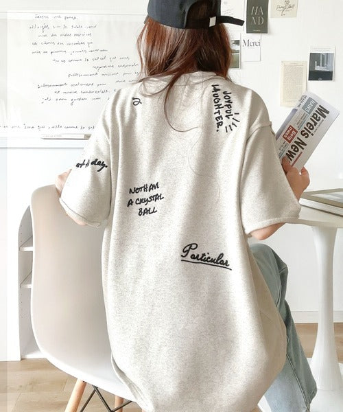 後ろ姿までぬかりなくオシャレにキマる。ランダム刺繍裏毛ハーフスリーブTシャツ ce1260260