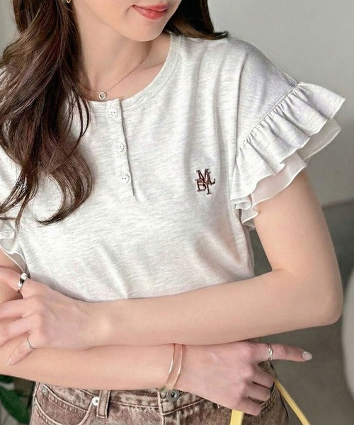 【mily bilet】ふわっと華やか、でも凛と。袖フリルコンパクトTシャツ mi1329092