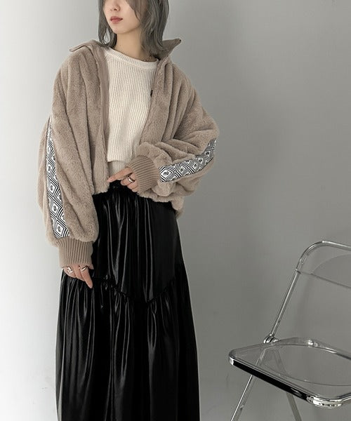 【mily bilet】上質な肌触り、スタイリッシュアウター。ジャガードテープ使いドロスト付き指穴シャギーファーブルゾン mi1019054