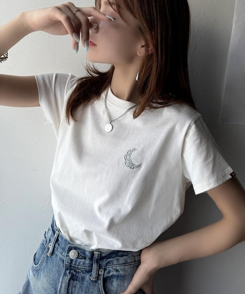 【sustaina+】オーガニックコットン100%。胸元ラメ糸ワンポイント刺繍 無地＆ボーダー柄Tシャツ（半袖） ce1260397