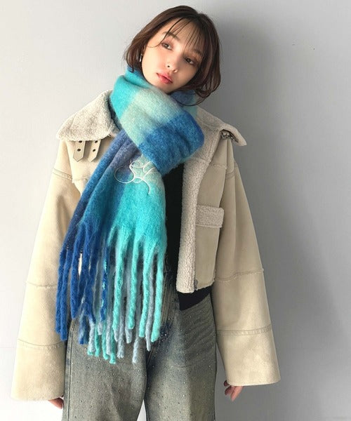 冬の愛されアイテム。ロゴ刺繍入り大判フリンジマフラー ce1010368
