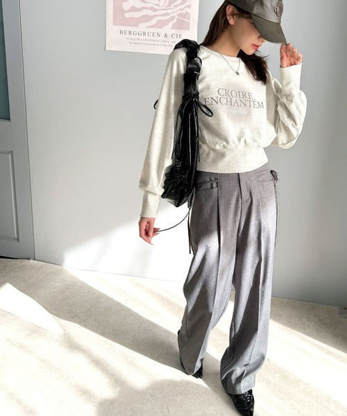 【mily bilet】カジュアルだけどこなれ感たっぷり。ラインストーン＆ぼかしプリント裏毛使いスウェットクロップド丈トップス mi1329014