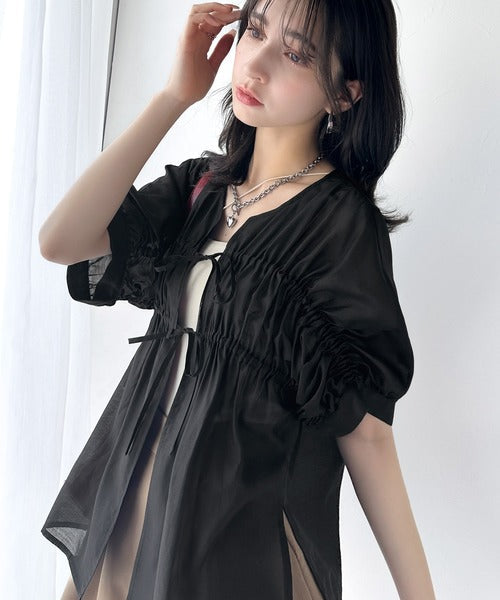 高級感漂う春夏の必需品！前後2WAYギャザーリボンシアーブラウス（半袖） ce1110097