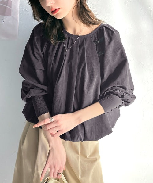 チャイナボタンが旬を先取り♪前後2wayリボン使いタックブラウス（長袖） ce1010379