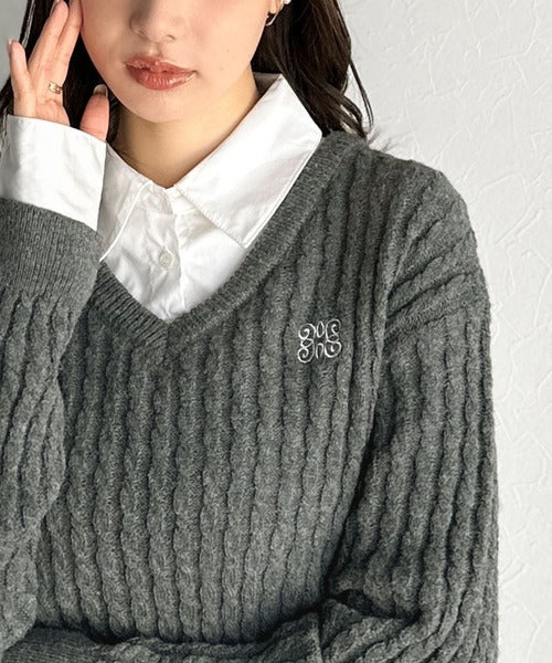 【mily bilet】一枚着るだけで、重ね着風。シャツレイヤード風ロゴ刺繍リブニットプルオーバー（長袖） mi1029172