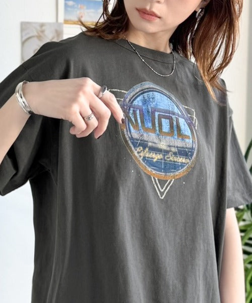 《JaVaジャバコラボ》遊びと余裕をこの1枚で。コットン100％コンパクトグラフィックロゴTEE（半袖） jv1050367