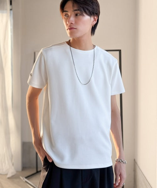 【接触冷感機能付き】肩切り替え袖刺繍ショート丈ダンボール素材Tシャツ／Shoulder Panel Cropped Double-Knit T-Shirt co1010055