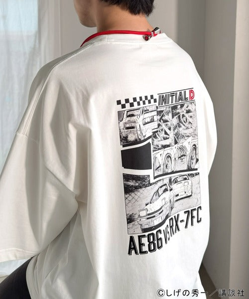 《頭文字D × JaVaコラボ》藤原拓海 vs 高橋兄弟 秋名バトルシーン グラフィック 半袖Tシャツ 【接触冷感・UVカット機能付き素材】 jo1150092