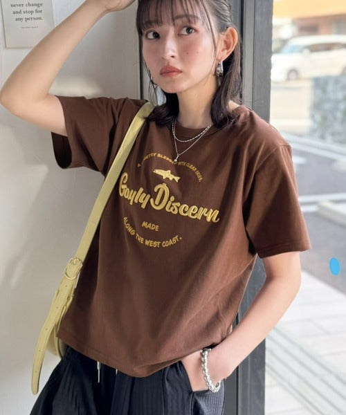 《JaVaジャバコラボ》刺繍とプリントが織りなす唯一無二のデザイン。綿100％おさかな刺繍Tシャツ jv1050359