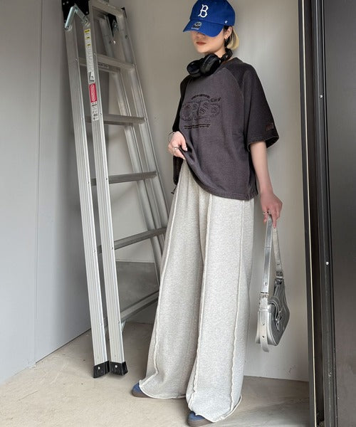 《JaVaジャバコラボ》裾はドロストでお好みのシルエットに。ヴィンテージライクな半袖ロゴスウェット jv1029126