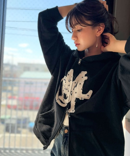【mily bilet】ラフに羽織って、ストリートに。オーバーサイズ デニムワッペン裏毛パーカー(ドットあり) mi1329120