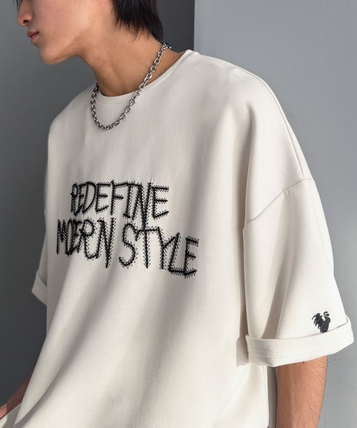 刺繍もシルエットもまるで3Dな主役級アイテム！立体刺繍ドレープダンボールTシャツ／3D Embroidered Draped Double-Knit T-Shirt co1010048