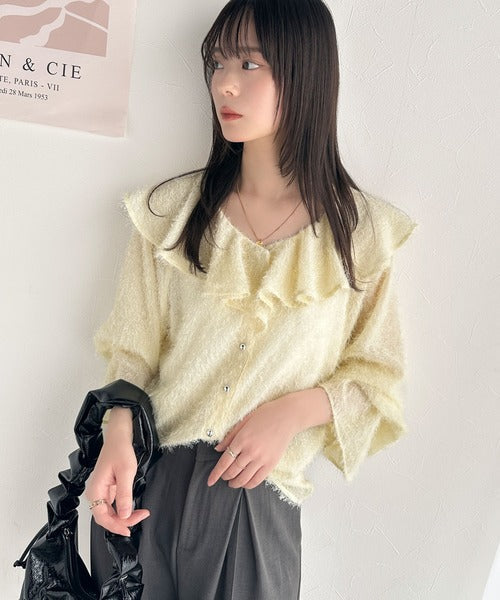 【mily bilet】ふんわり愛らしさを纏う大人ガーリーMIX。シアーフェザーフリル襟キャンディースリーブブラウス（長袖） mi1019078