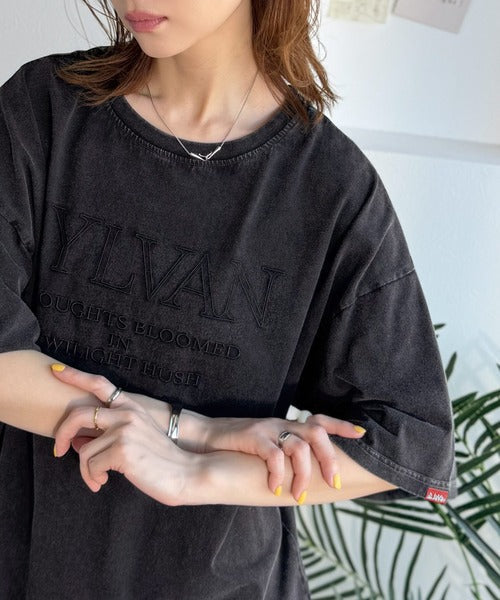 《JaVaジャバコラボ》色褪せで魅せる、ラフな品格。綿100％前後２WAYアシッド刺繍ユルTEE（半袖） jv1260544