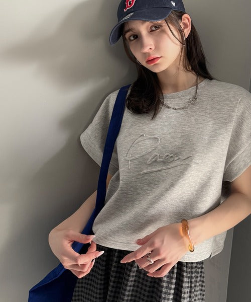 《JaVaジャバコラボ》上品な大人の抜け感。フロントPAEANエンボス加工半袖Tシャツ（ロゴ） jv1260427