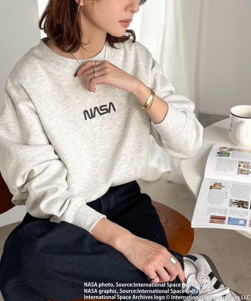 《JaVaジャバコラボ》数量限定！シンプル刺繍で着回し力抜群♪【NASAテーマ】フロントミニロゴ裏起毛スウェットトップス jv1330057