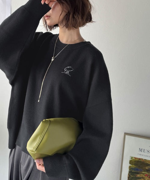 シンプルながらも洗練されたデザインで、こなれ感。胸刺繍スウェット見えコクーンニット（長袖） ce1260463